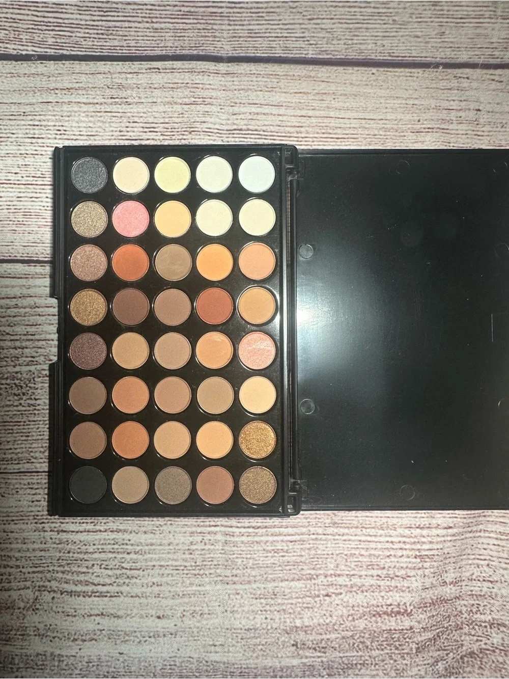 POPFEEL Cosmetic 40-Color Eyeshadow Palette